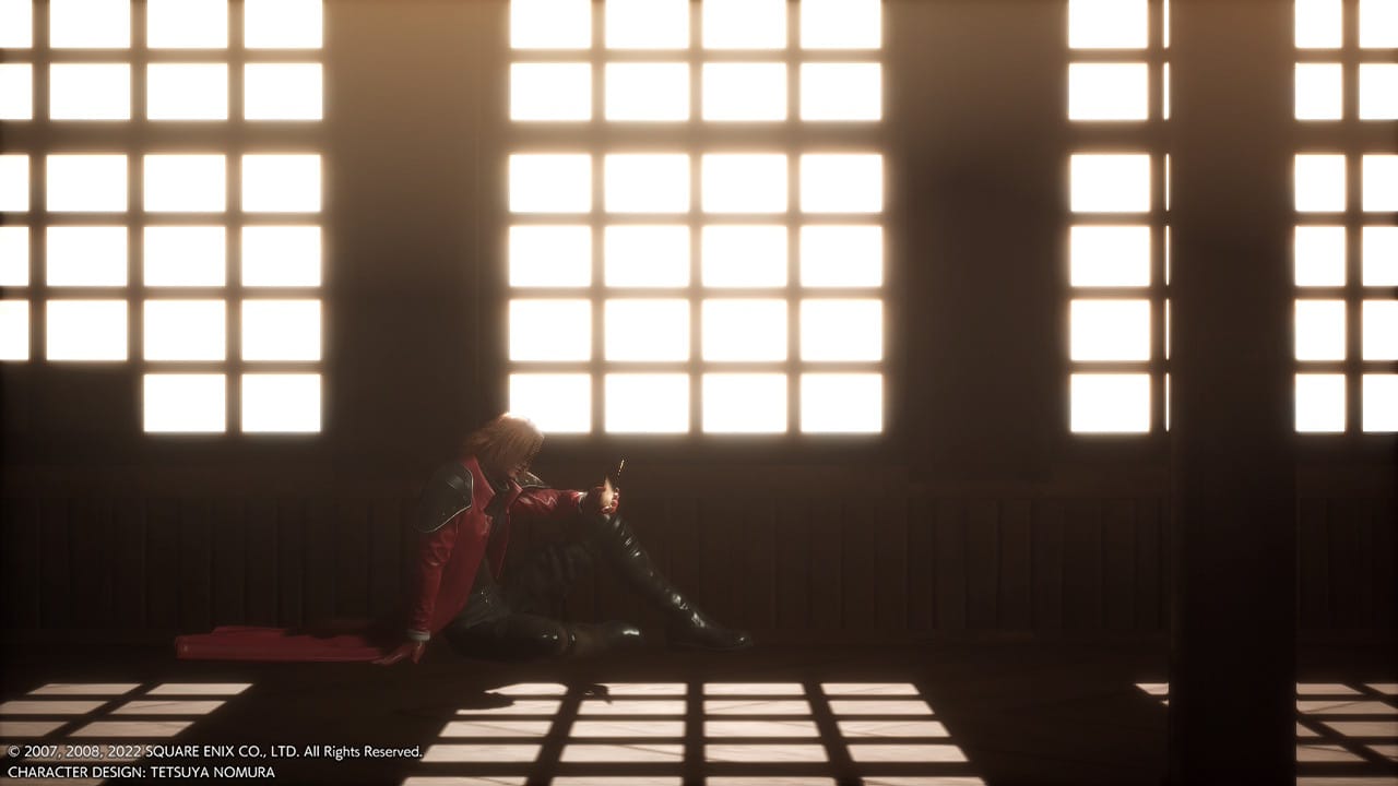 Un plano recurso en un interior de un edificio industrial donde se marcan mucho las luces y sombras de las ventanas llenas de cuadraditos y un personaje sentado en el suelo con vestimentas rojas de combate a lo edgelord total